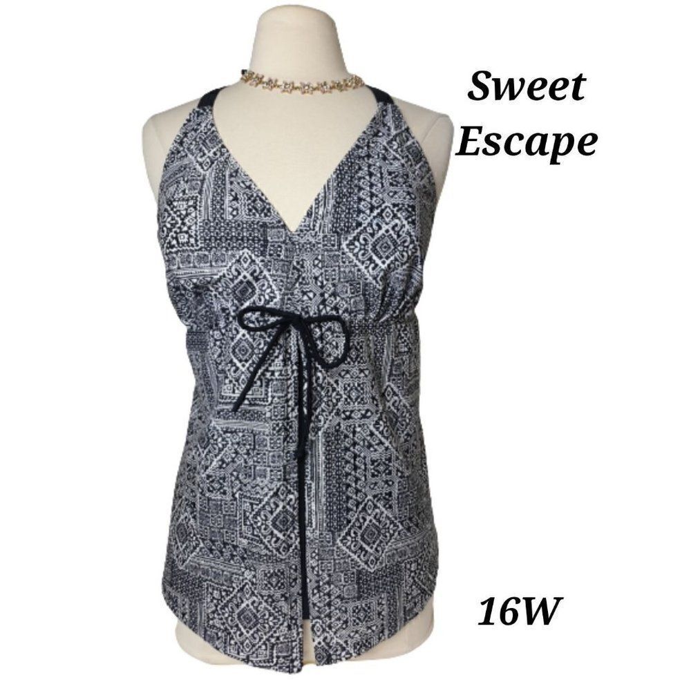 Women's Plus Size Tankini 16W Swim Top Trendy V-Neck Black Swimsuit Top NWOT